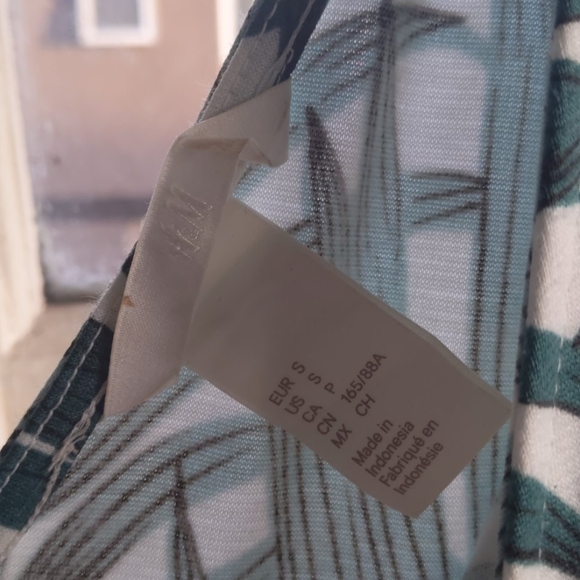 Patterned H&M sundress - Picture 4 of 4